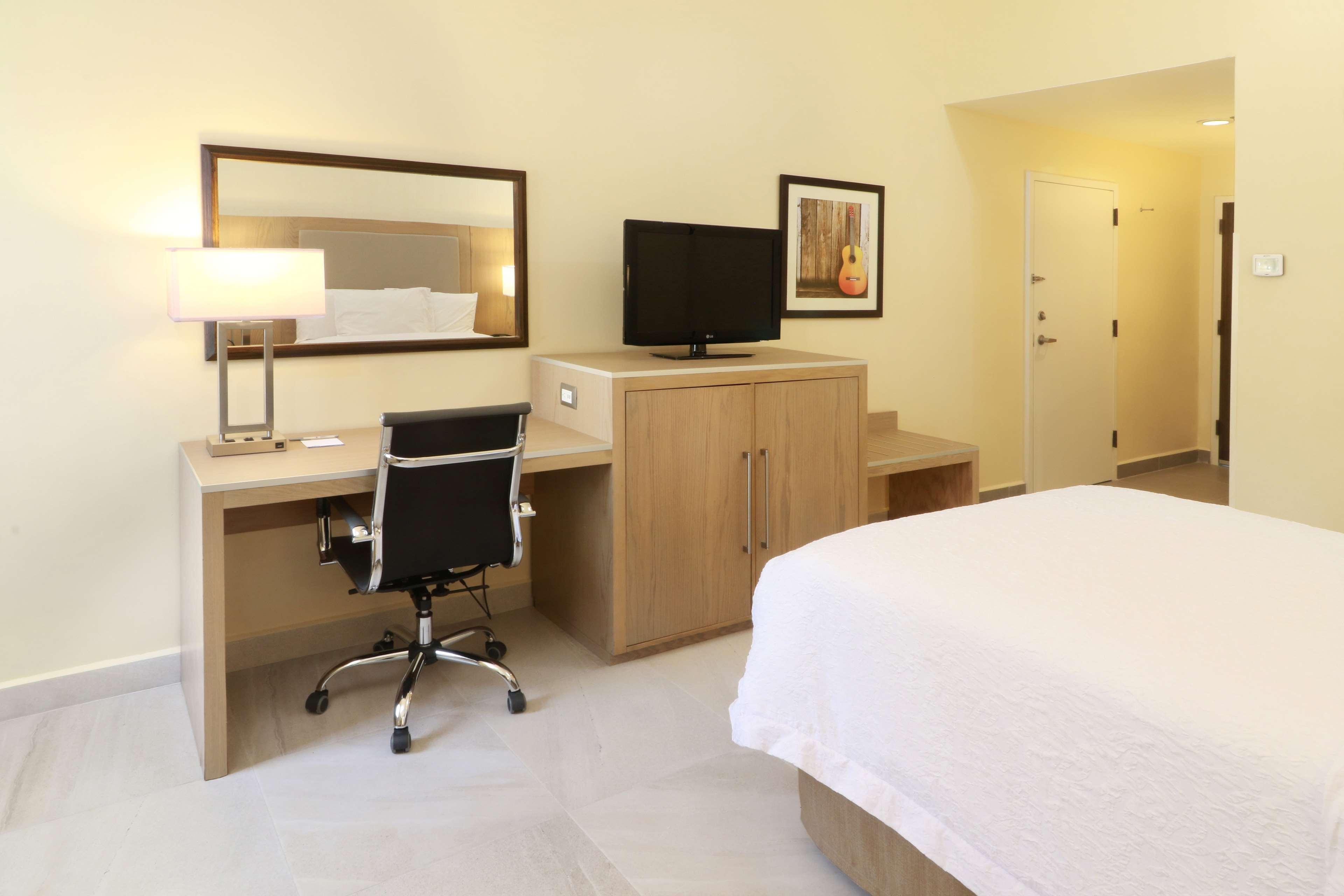 Hampton Inn Monterrey-Airport Apodaca Exteriör bild