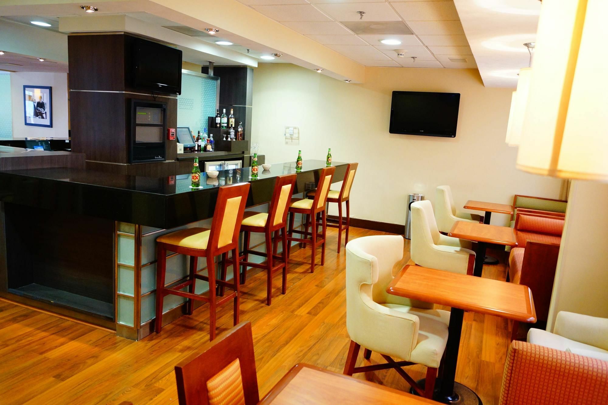 Hampton Inn Monterrey-Airport Apodaca Exteriör bild